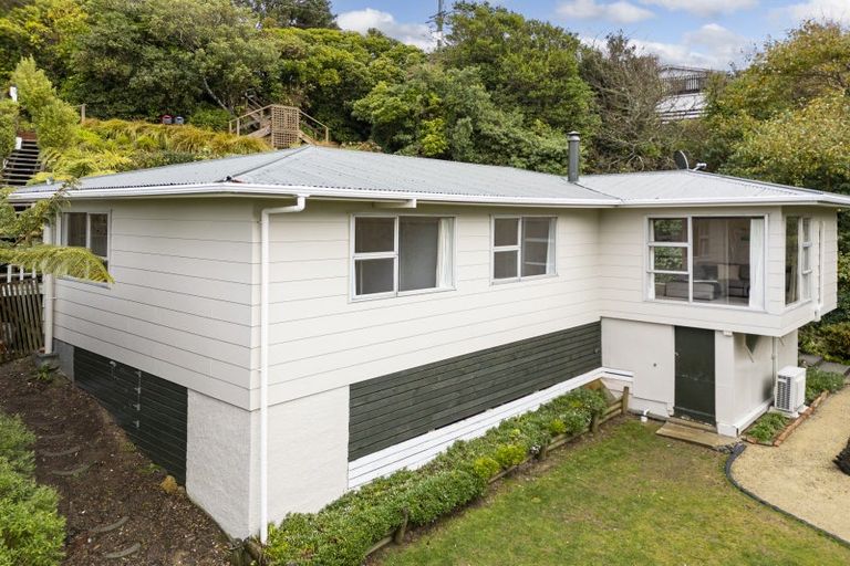 Photo of property in 85 Ruskin Road, Newlands, Wellington, 6037
