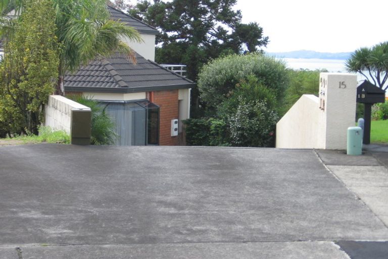Photo of property in 2/15 Pounamu Place, Shelly Park, Auckland, 2014