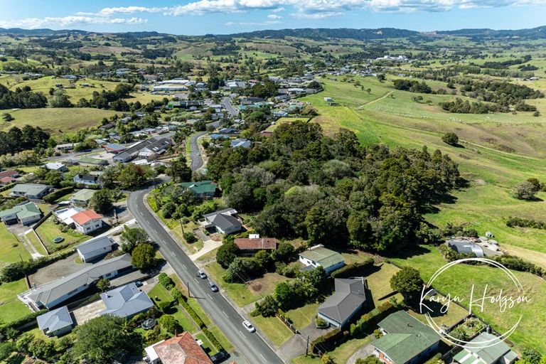 Photo of property in 26 Whaka Street, Maungaturoto, 0520