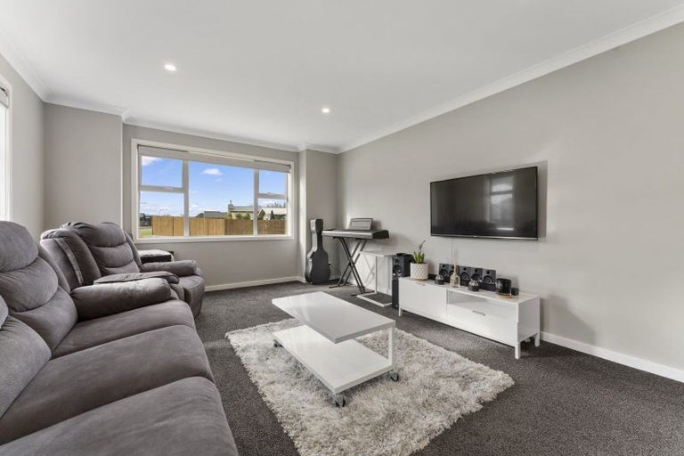Photo of property in 16 Freedom Drive, Kelvin Grove, Palmerston North, 4414