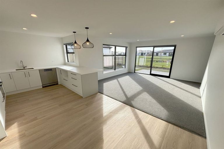 Photo of property in 2 Riroriro Lane, Halswell, Christchurch, 8025