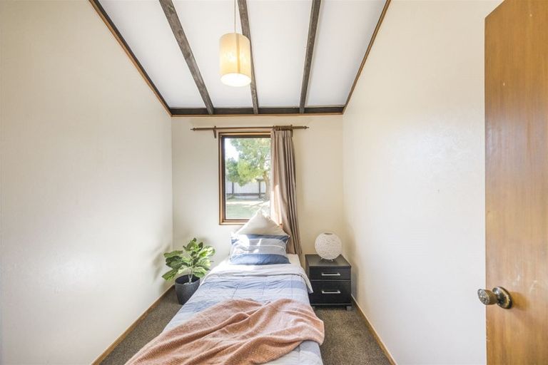 Photo of property in 6 Adams Place, Kelvin Grove, Palmerston North, 4414