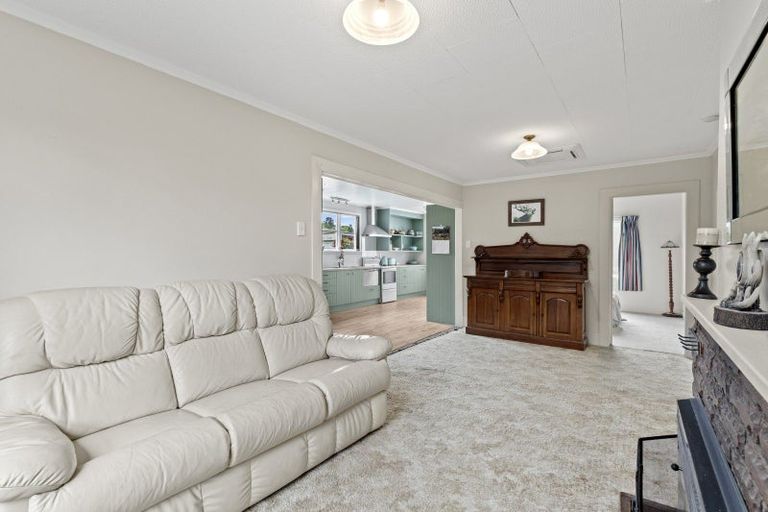 Photo of property in 30 Milne Street, Hunterville, 4730