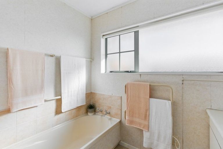 Photo of property in 3 Surrey Lane, Levin, 5510