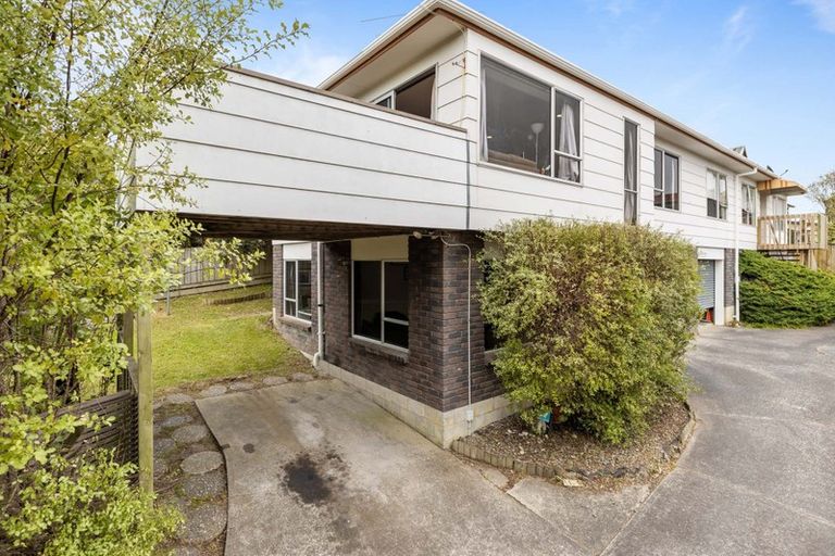Photo of property in 2/10 Mahara Avenue, Birkenhead, Auckland, 0626