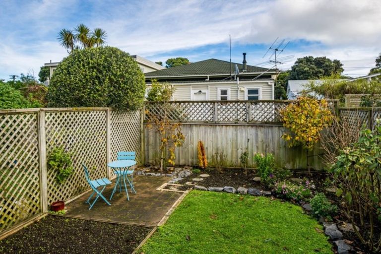 Photo of property in 8/238 Muritai Road, Eastbourne, Lower Hutt, 5013