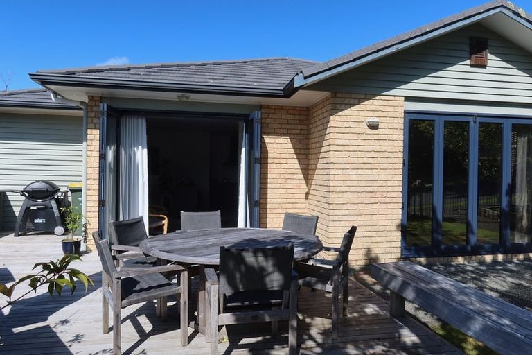 Photo of property in 7 Frenz Drive, Titirangi, Auckland, 0604