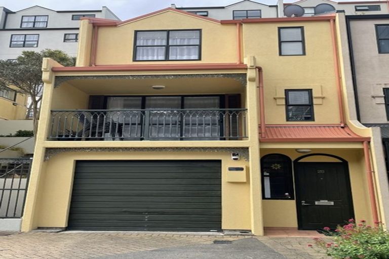 Photo of property in 25 Ballantrae Place, Thorndon, Wellington, 6011