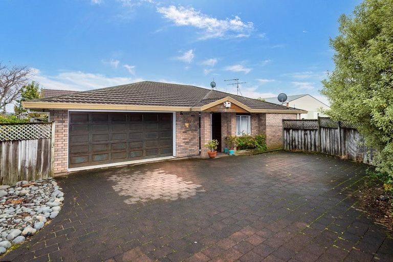 Photo of property in 2/20 Steeple Rise, Pakuranga, Auckland, 2010