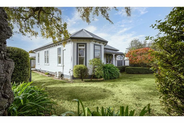 Photo of property in 23 Gresford Street, Edgeware, Christchurch, 8013