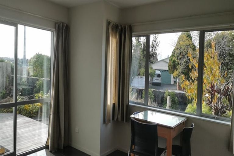 Photo of property in 171 Chivalry Road, Glenfield, Auckland, 0629