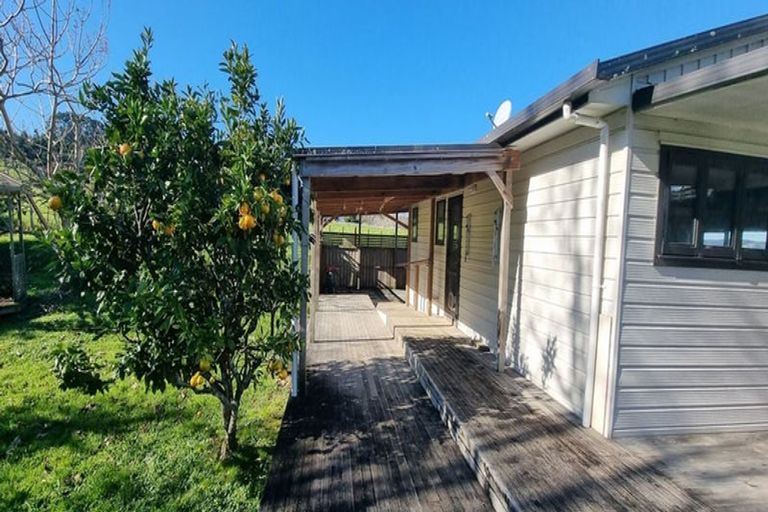 Photo of property in 100 Ranfurly Road, Alfriston, Auckland, 2105