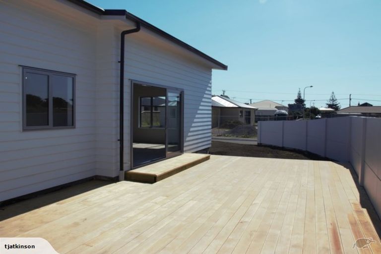 Photo of property in 4 Seagrass Place, Otaki Beach, Otaki, 5512