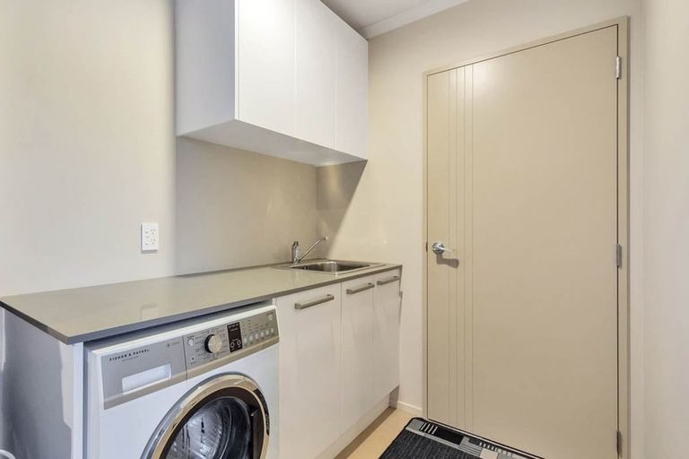 Photo of property in 8 Drumkeen Place, Rosehill, Papakura, 2113