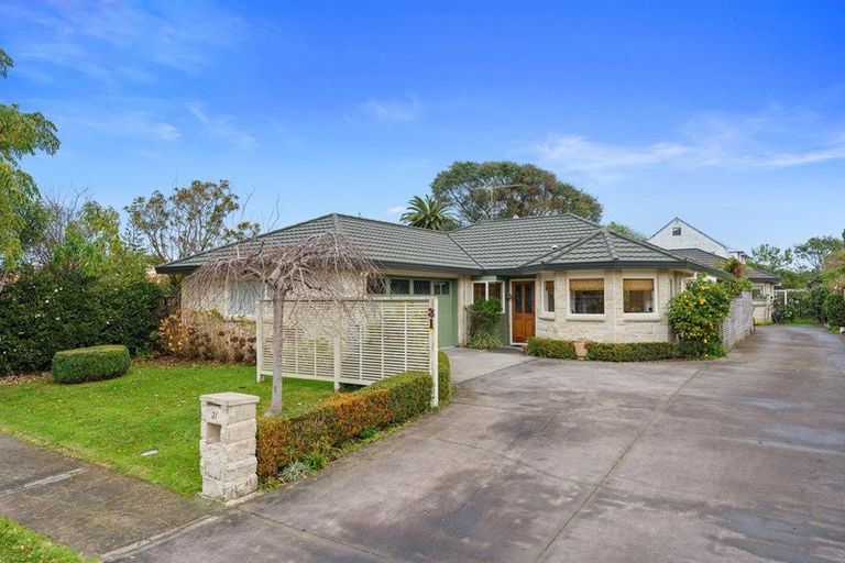 Photo of property in 31 Rosebank Grove, Waikanae, 5036