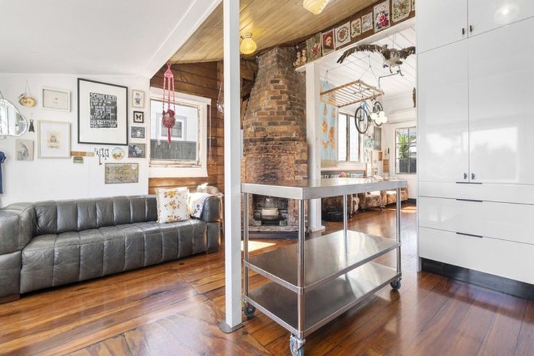 Photo of property in 163 Lemon Street, Strandon, New Plymouth, 4312