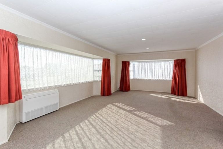 Photo of property in 1/9 Tukapa Street, Westown, New Plymouth, 4310