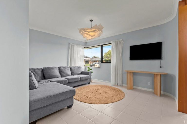 Photo of property in 41 Royal Oak Drive, Kelvin Grove, Palmerston North, 4414