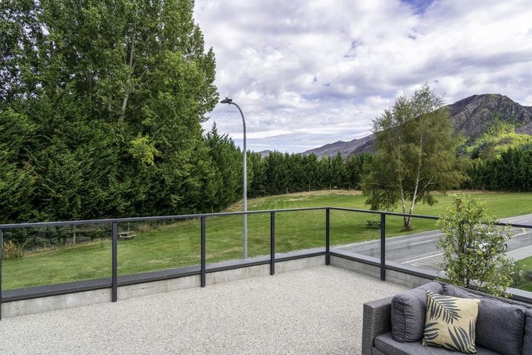 Photo of property in 67 Mcdonnell Road, Arrowtown, 9302