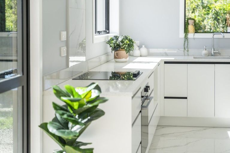 Photo of property in 10 Winnie Close, Acacia Bay, Taupo, 3330