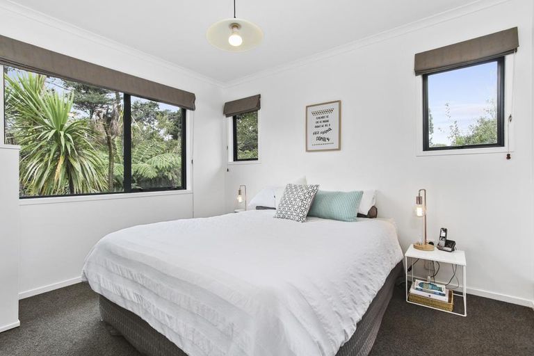 Photo of property in 1024 Scenic Drive North, Swanson, Auckland, 0816