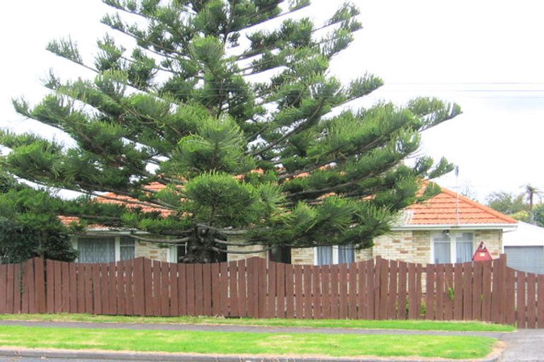 Photo of property in 15 Rogers Road, Manurewa, Auckland, 2102