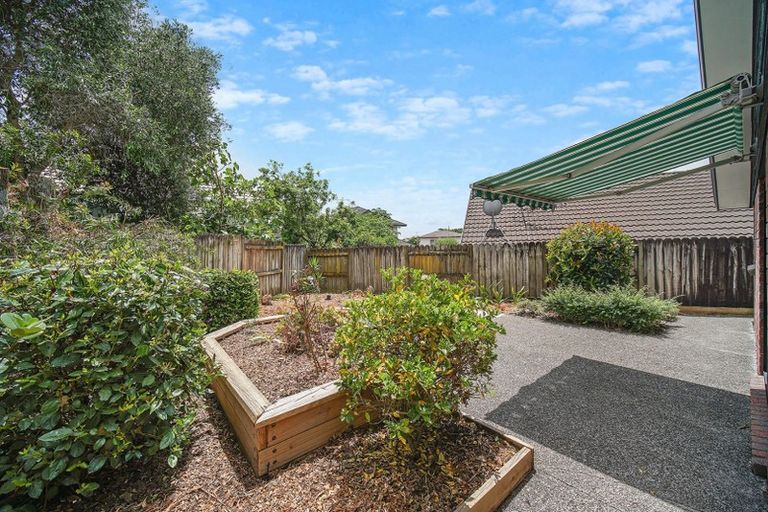 Photo of property in 2/6 Solana Court, Botany Downs, Auckland, 2010