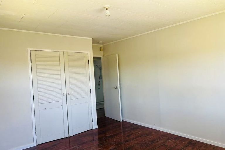 Photo of property in 5 Caribbean Drive, Unsworth Heights, Auckland, 0632