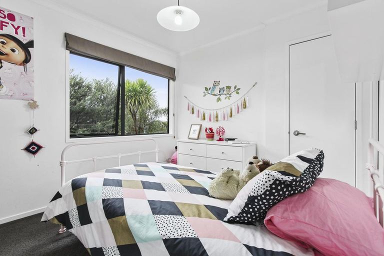 Photo of property in 1024 Scenic Drive North, Swanson, Auckland, 0816