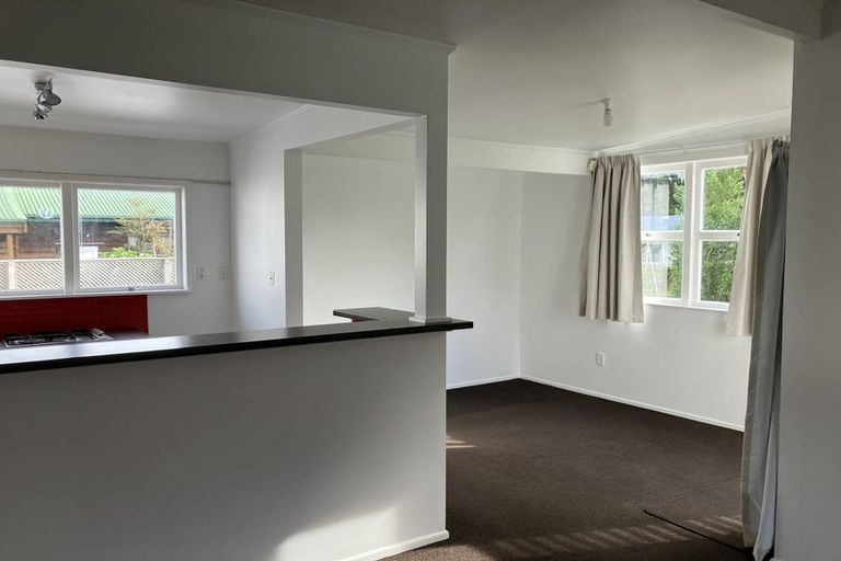 Photo of property in 2/17a Hillcrest Avenue, Hillcrest, Auckland, 0627