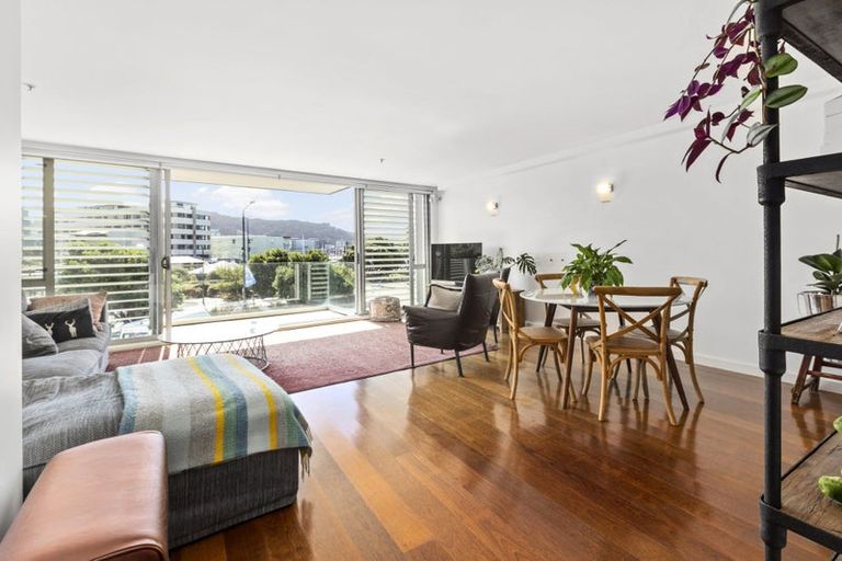 Photo of property in Aqua, 11/74 Oriental Parade, Oriental Bay, Wellington, 6011