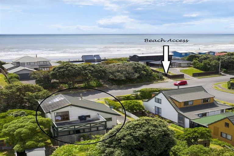 Photo of property in 76 Field Way, Waikanae Beach, Waikanae, 5036