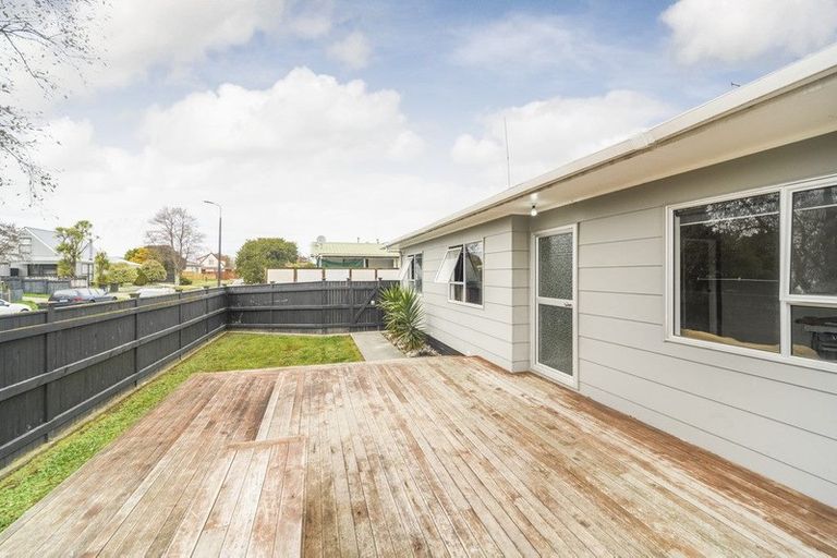 Photo of property in 38 Suzanne Grove, Kelvin Grove, Palmerston North, 4414