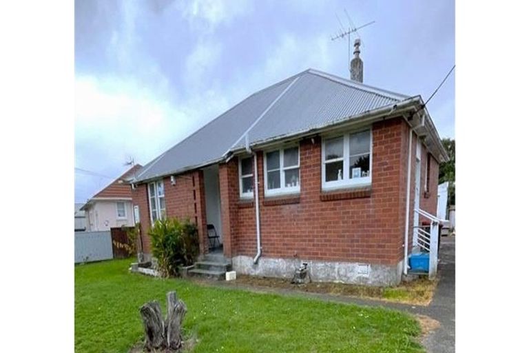 Photo of property in 5 Waldie Grove, Avalon, Lower Hutt, 5011