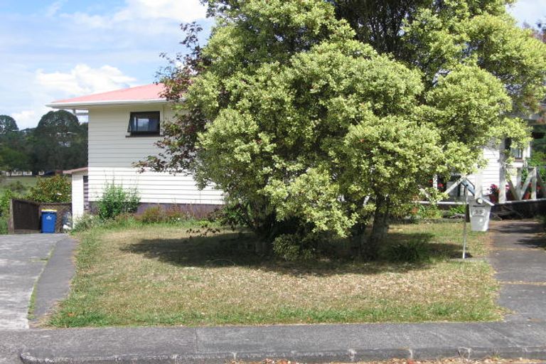 Photo of property in 55 La Rosa Street, Green Bay, Auckland, 0604