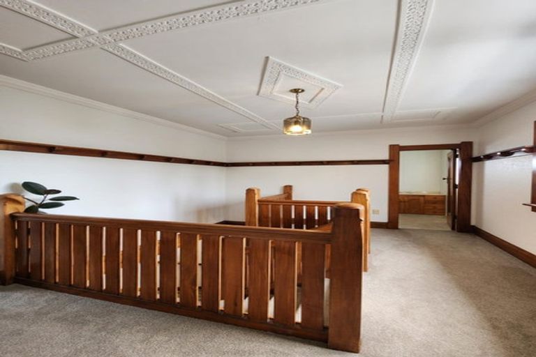 Photo of property in 6 Ridge Lane, New Plymouth, 4310