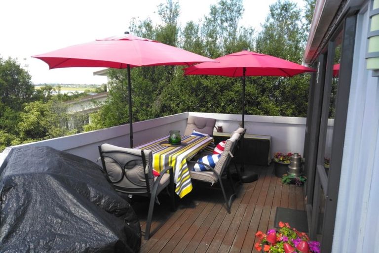 Photo of property in 145 Wiseley Road, West Harbour, Auckland, 0618