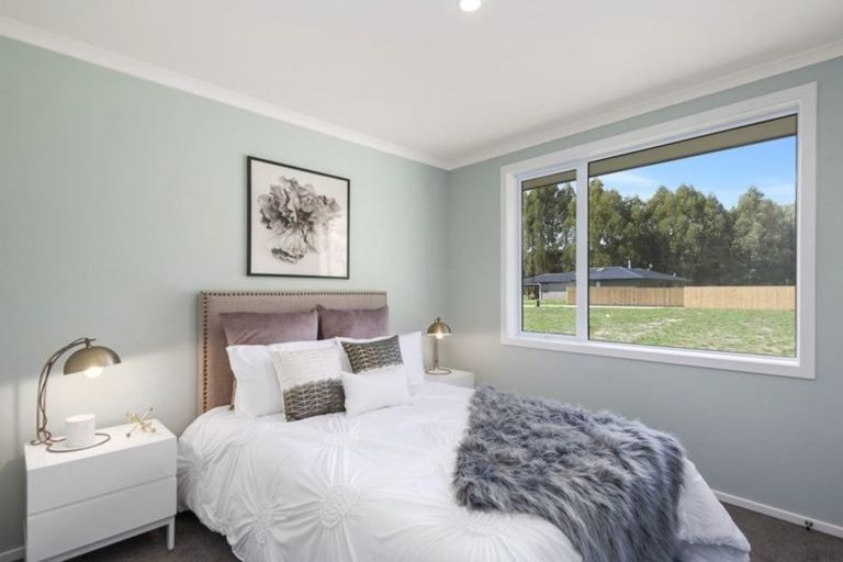 Photo of property in 12 Karaka Place, Kinloch, Taupo, 3377