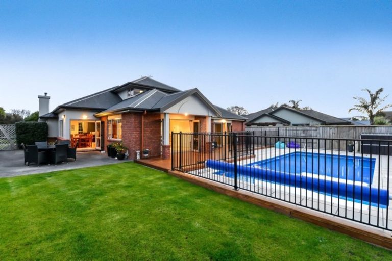 Photo of property in 2 Merivale Court, Rototuna, Hamilton, 3210