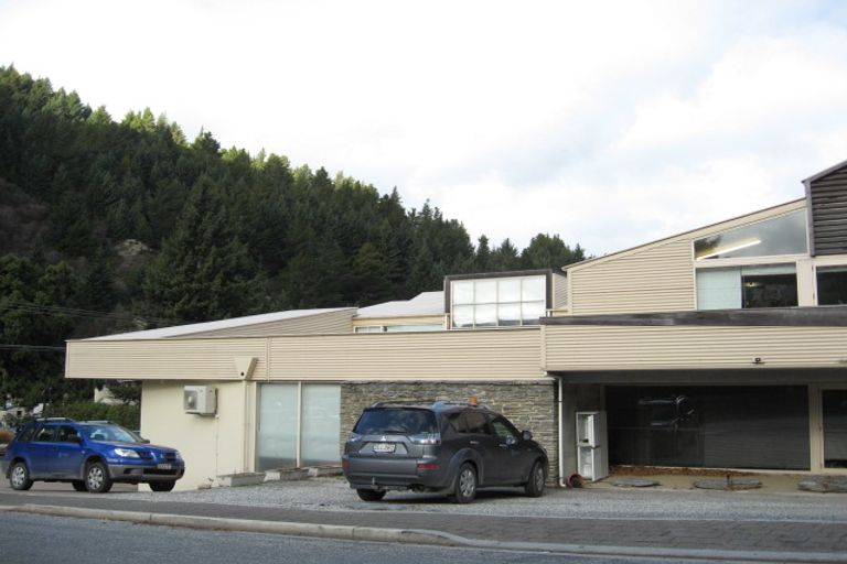 Photo of property in 12 Bowen Street, Queenstown, 9300