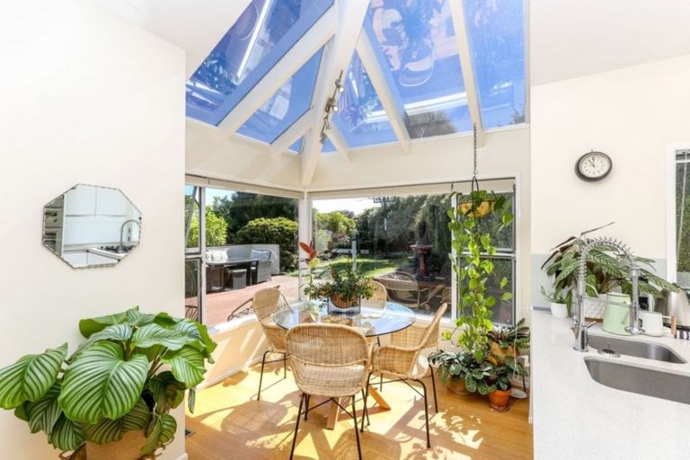 Photo of property in 7 Sequoia Grove, Merrilands, New Plymouth, 4312