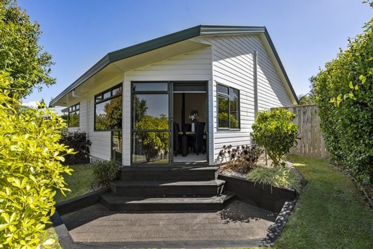 Photo of property in 5 Maple Crescent, Whalers Gate, New Plymouth, 4310