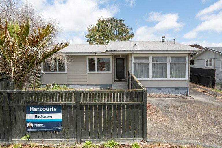Photo of property in 52 Halswell Crescent, Westbrook, Palmerston North, 4412