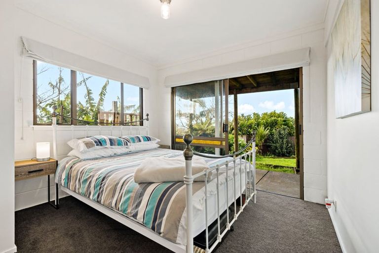 Photo of property in 797 East Coast Road, Northcross, Auckland, 0630