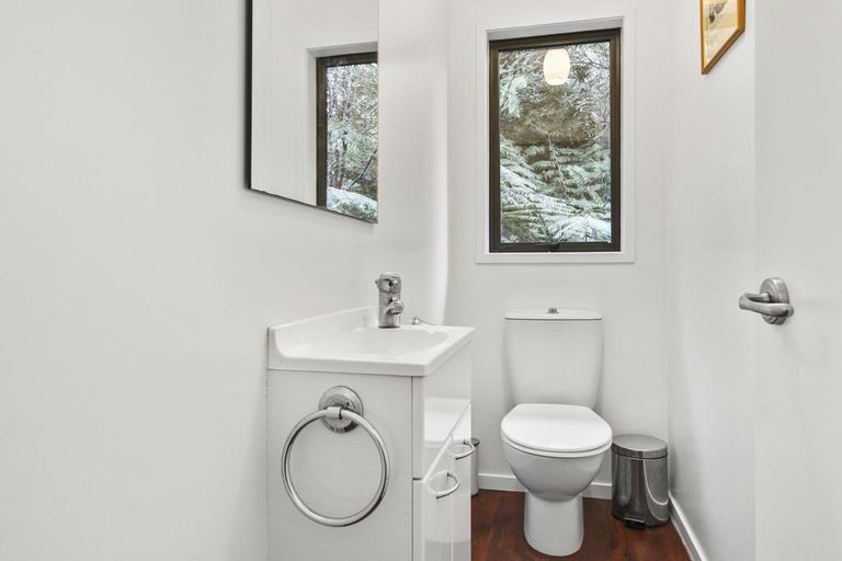 Photo of property in 1024 Scenic Drive North, Swanson, Auckland, 0816