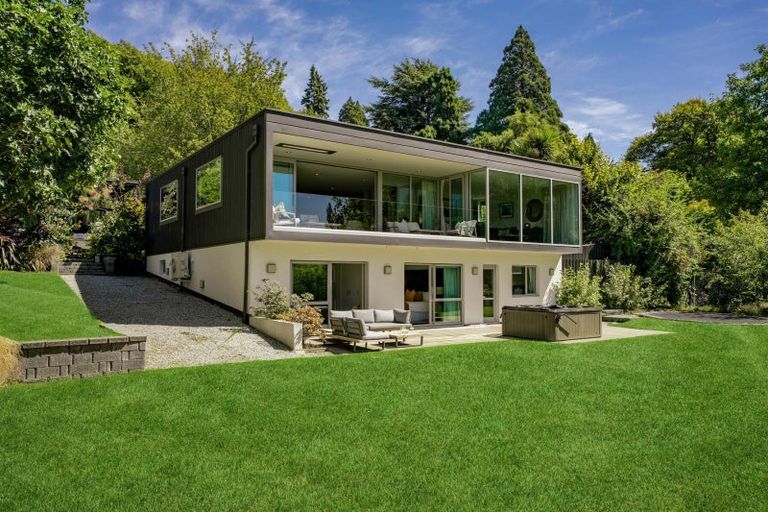 Photo of property in 10 Tapley Paddock, Wanaka, 9305