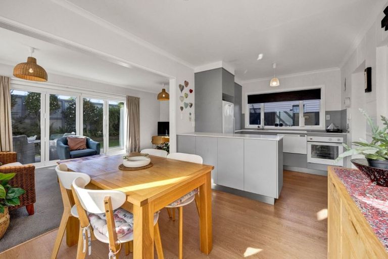 Photo of property in 2/30 Hamblyn Street, Strandon, New Plymouth, 4312