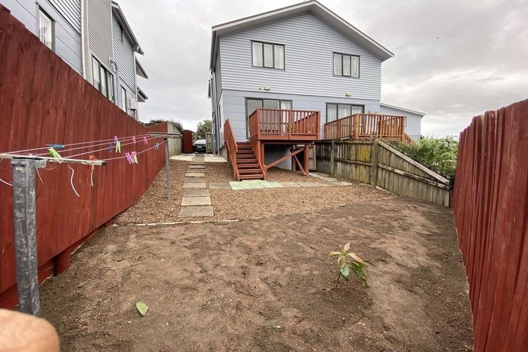 Photo of property in 1/30 John Jennings Drive, Oteha, Auckland, 0632