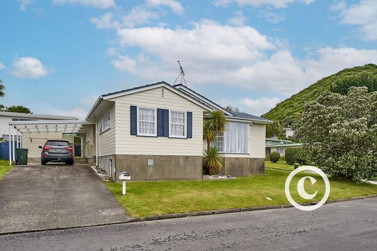 Photo of property in 7 Luff Place, Whitby, Porirua, 5024