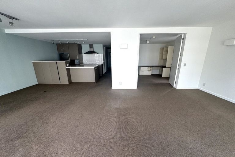 Photo of property in Montreaux Apartments, 9c/164 The Terrace, Wellington Central, Wellington, 6011